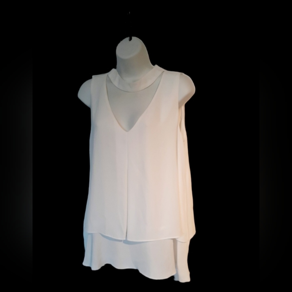 Wren & Willa sleeveless choker neck woman top L
